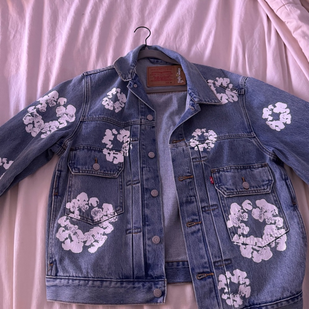 Denim Tears - Levi's Denim Jacket with White Floral Accents